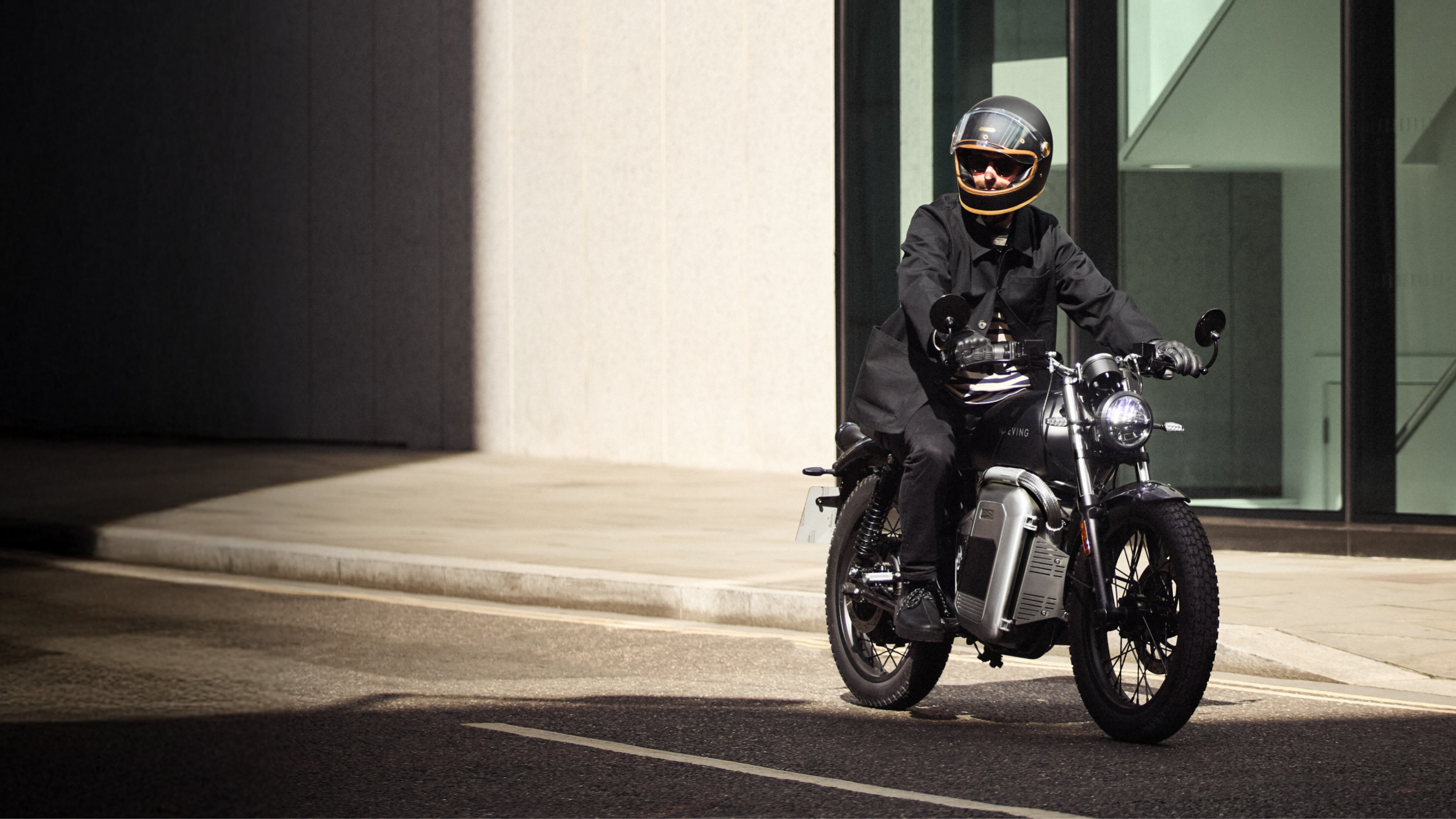 Ride the electric Maeving RM1S. Designed for urban travel